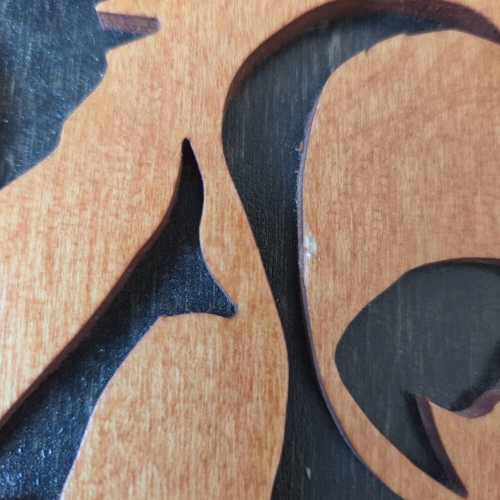 Hand made picture of dog cut on wooden plug. Signed by artist. - Picture 7 of 7